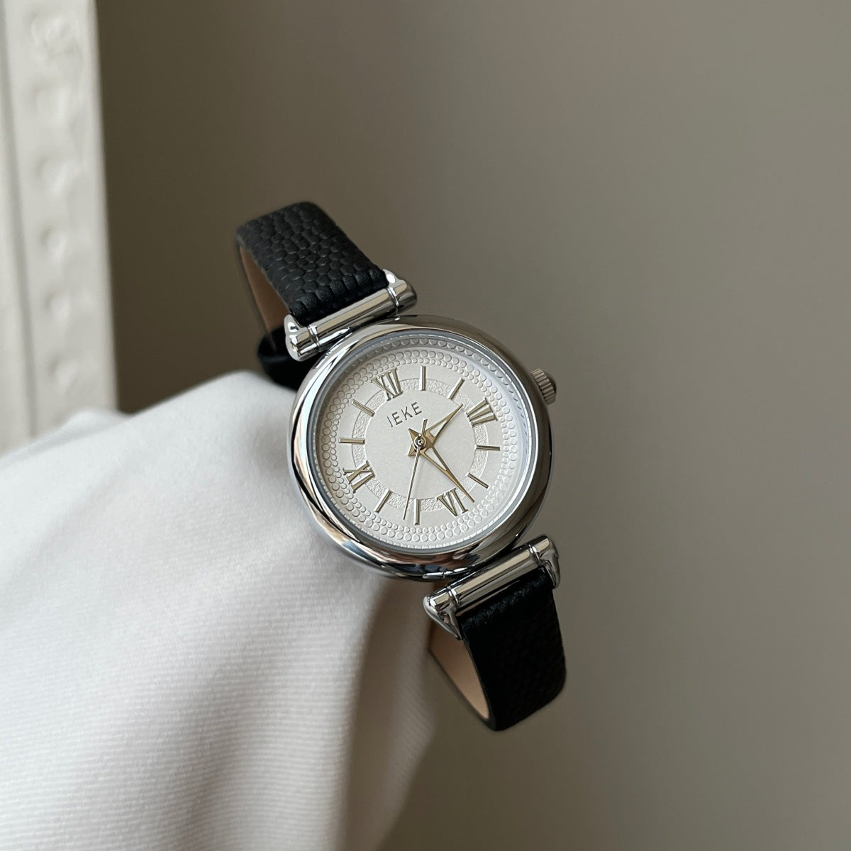 Minimalist Round Quartz Watch - DippedShop Wholesale - #3027