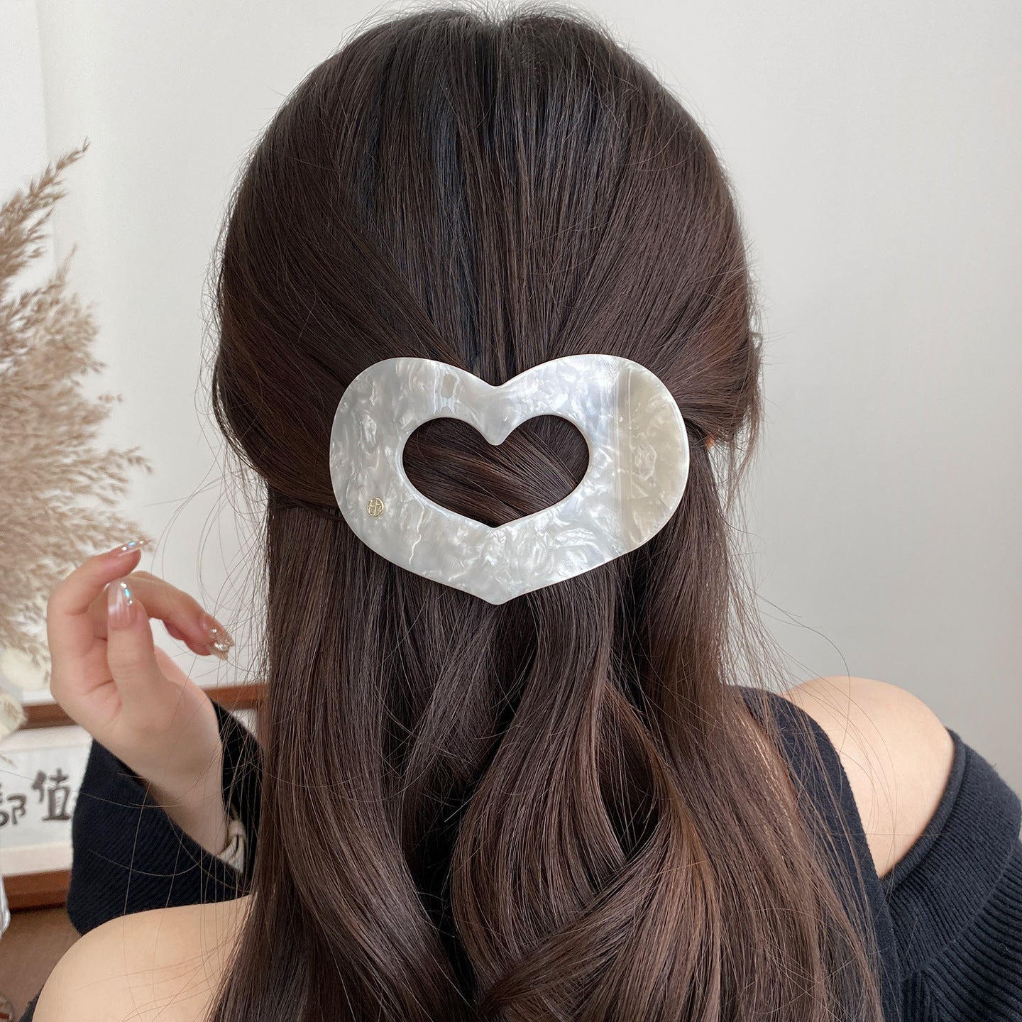 Vintage Curved Hollow Out Heart Hair Claw 8AS6HCP289L