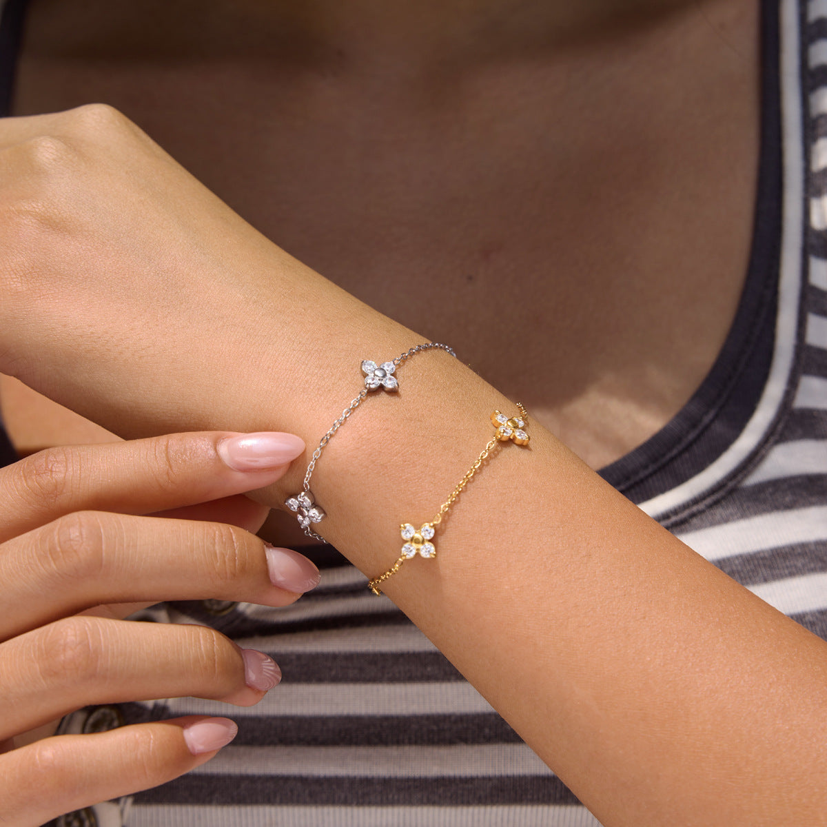 Simple Flower Gold Plated Cubic Zirconia Bracelet 6W6JBR460