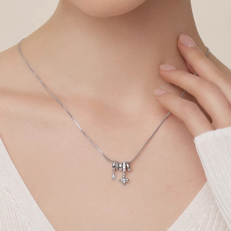 Elegant Gold Plated Rhinestones Clover Pendant Necklace 6W6JNC685