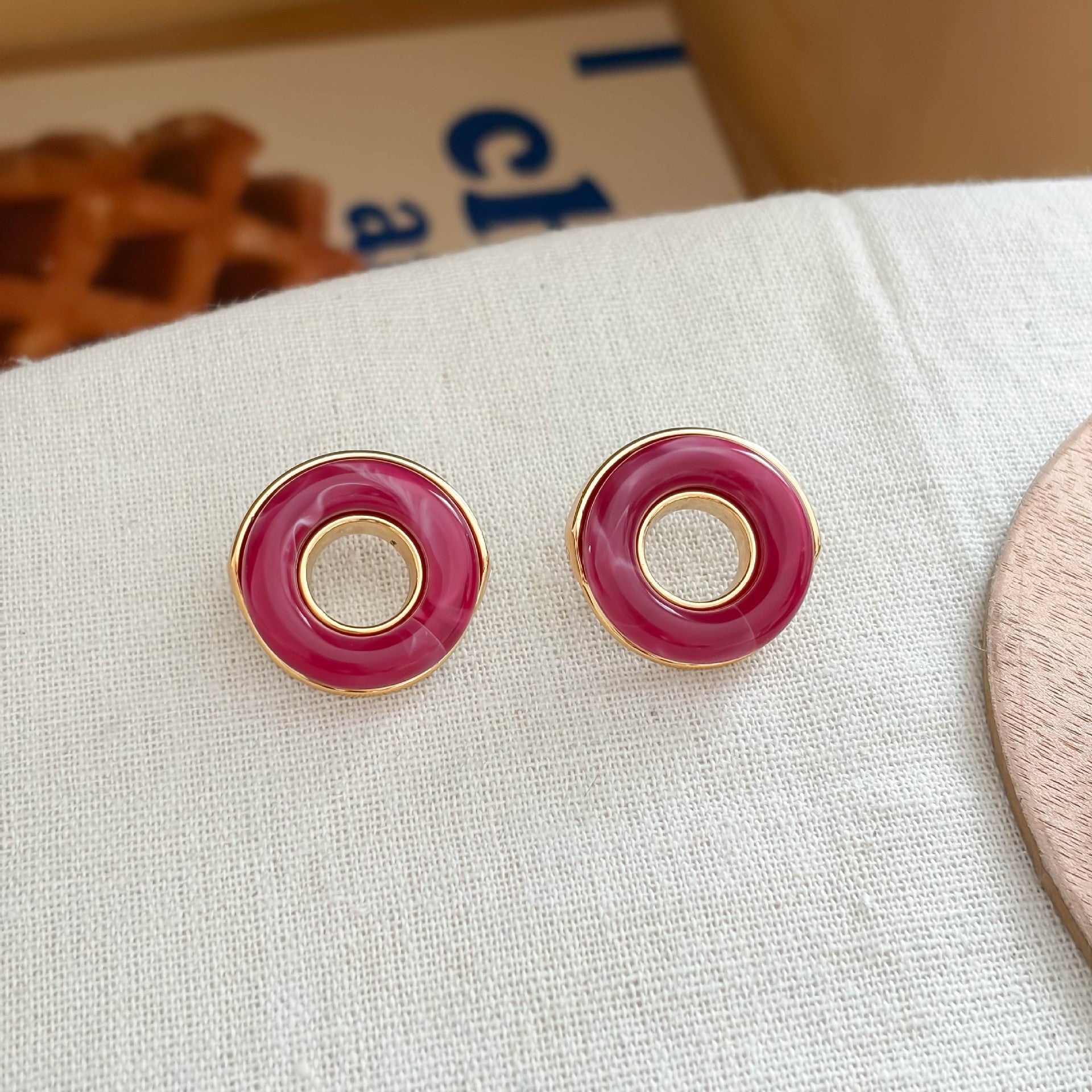 Fashion Hollow Out Resin Round Stud Earrings 6W6JER558