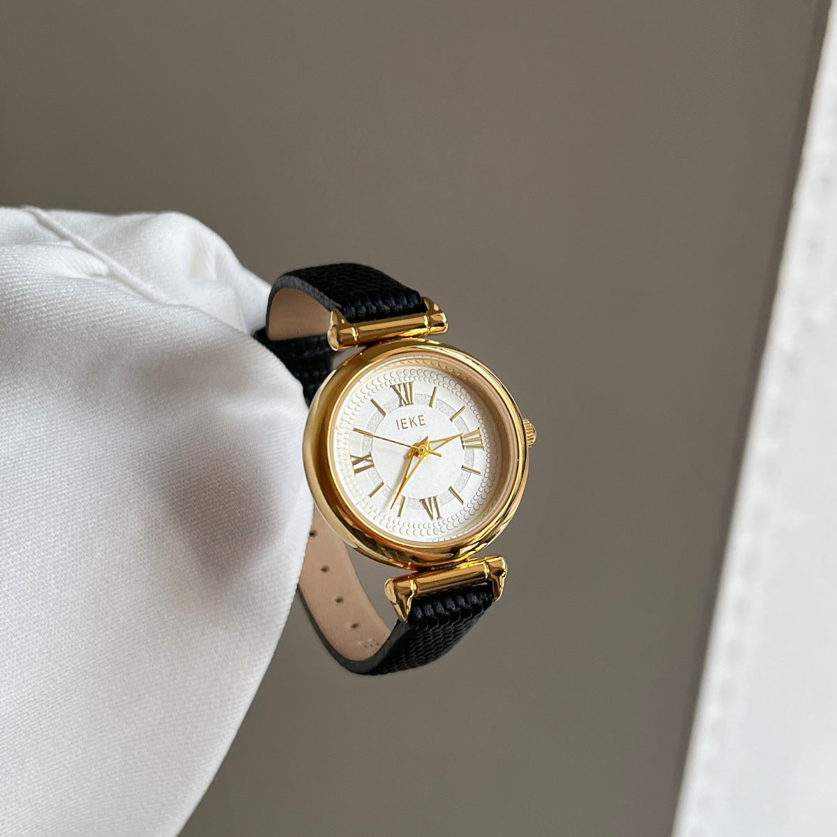 Minimalist Round Quartz Watch - DippedShop Wholesale - #0259