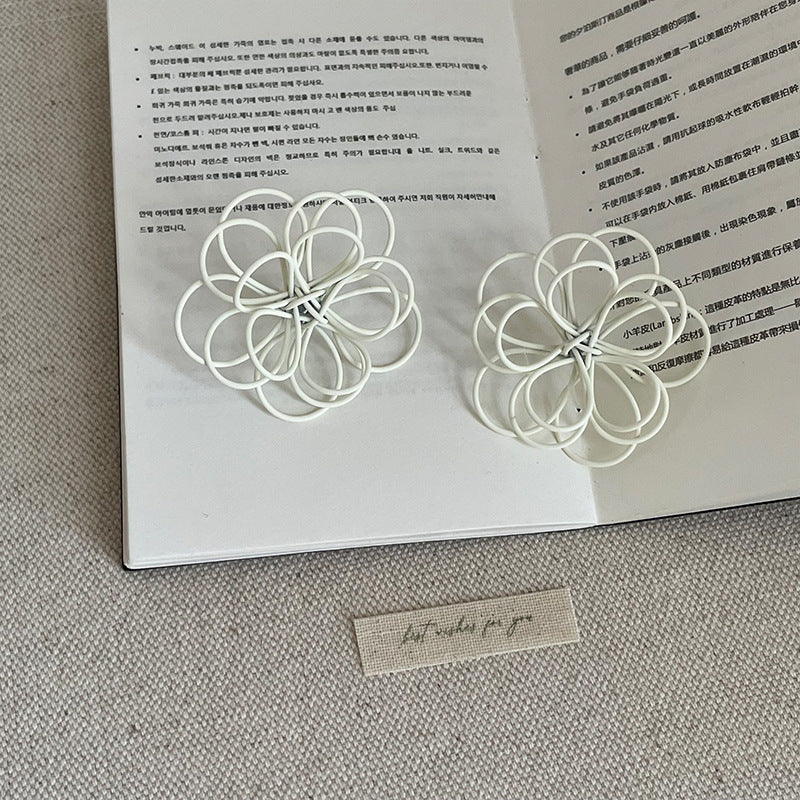 Hollow Line Floral Stud Earrings - DippedShop Wholesale - #8579
