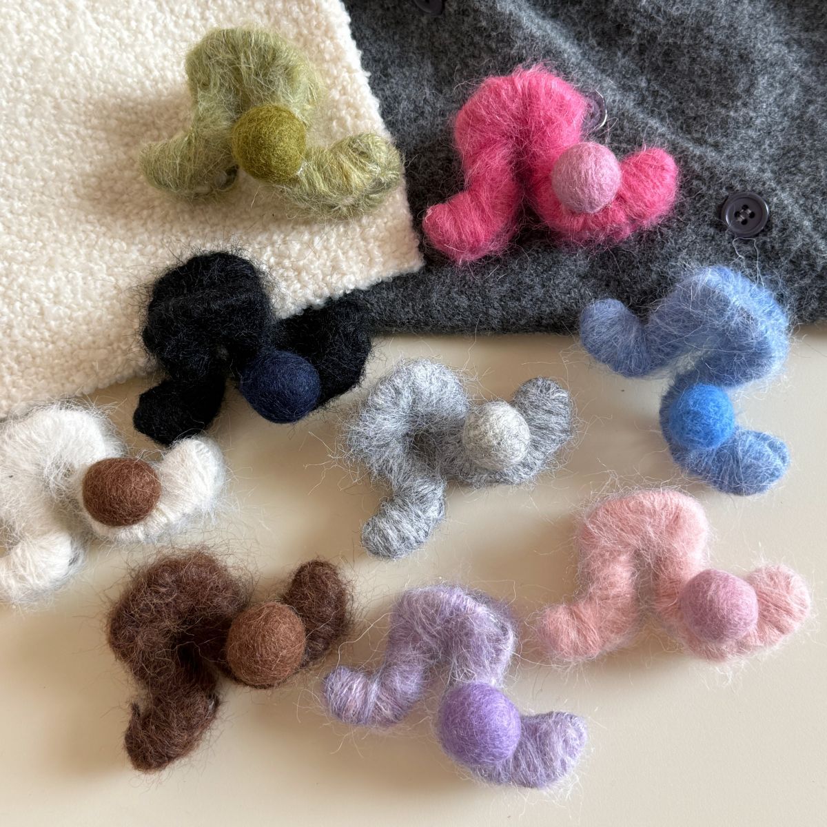Sweet Plush Felt Ball Small Hair Claw 6W6HCP1652