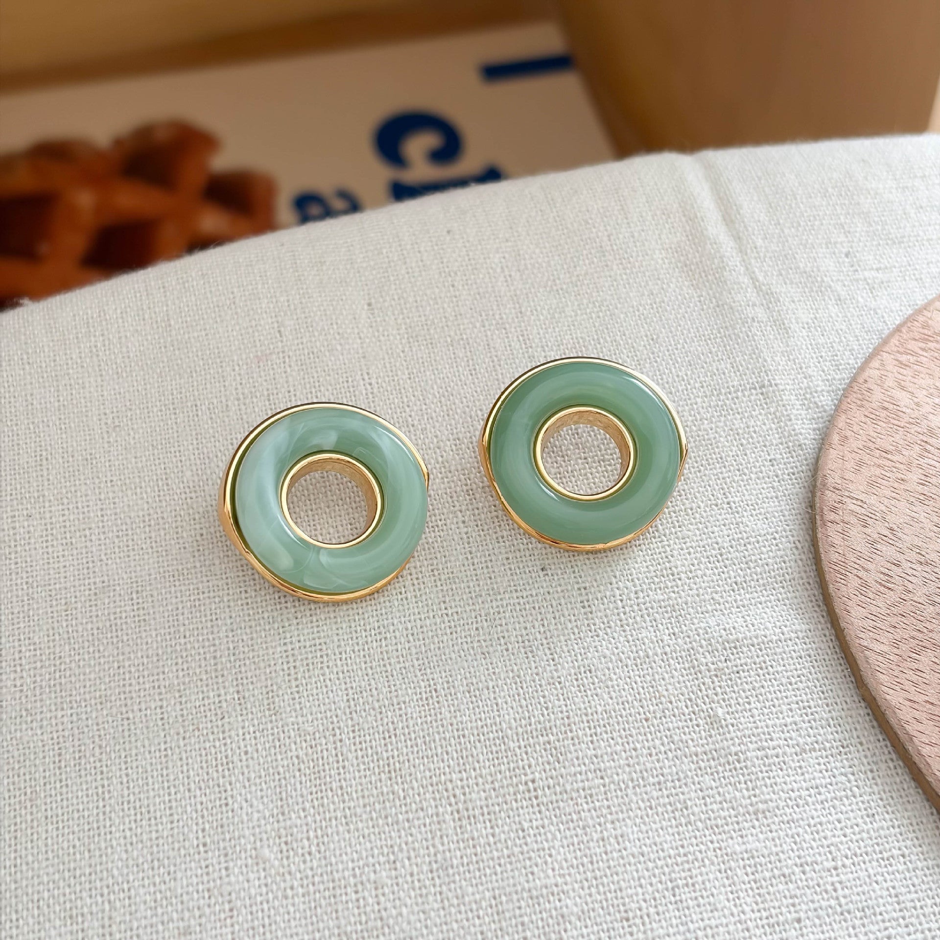 Fashion Hollow Out Resin Round Stud Earrings 6W6JER558