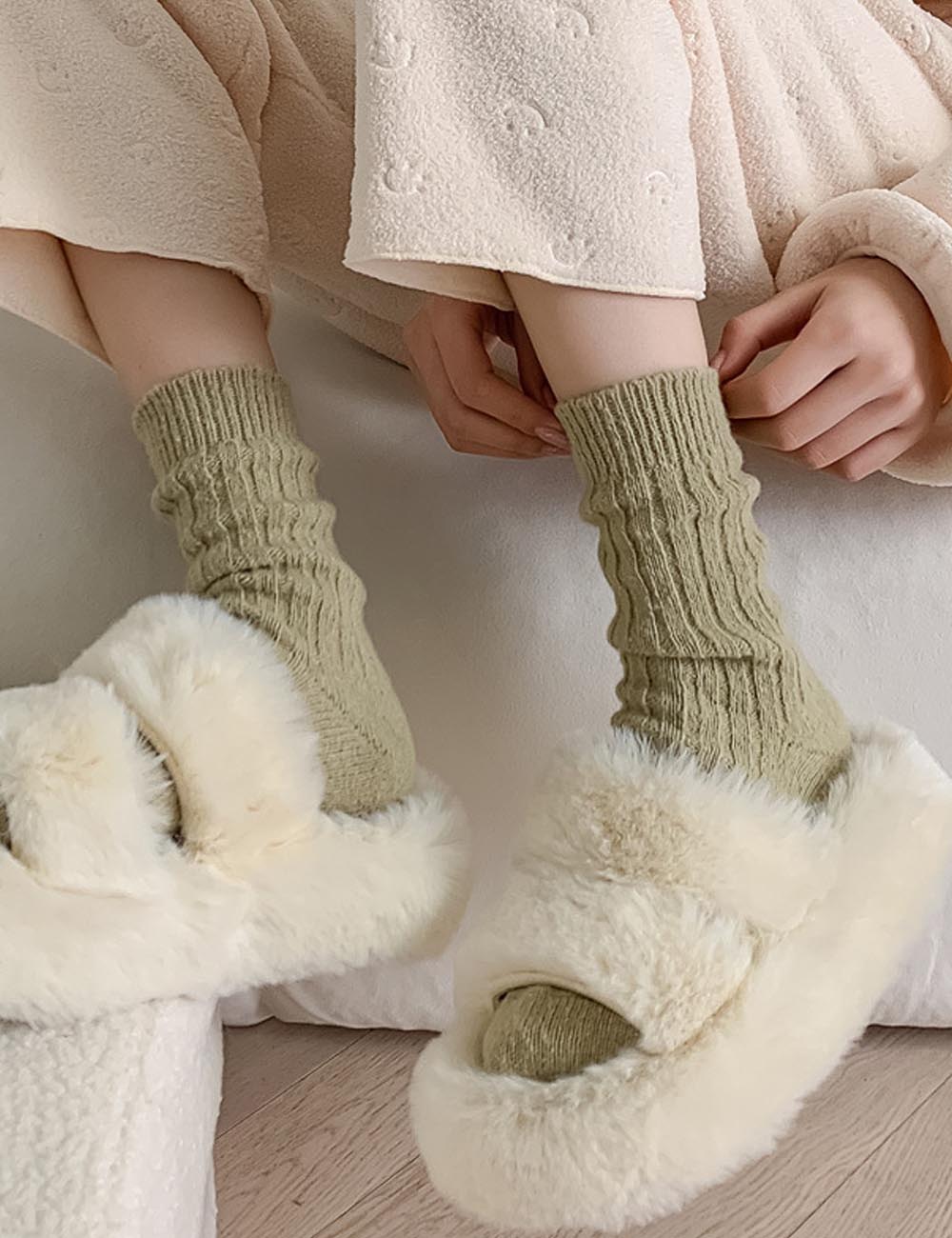 Casual Solid Color Thicken Plush Crew Socks DP25H538