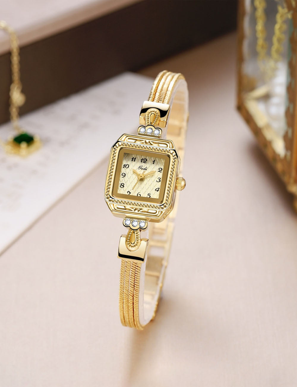 Retro Gold Rhinestone Quartz Bangle Wrist Watch MK2SSAS6W6JWA09