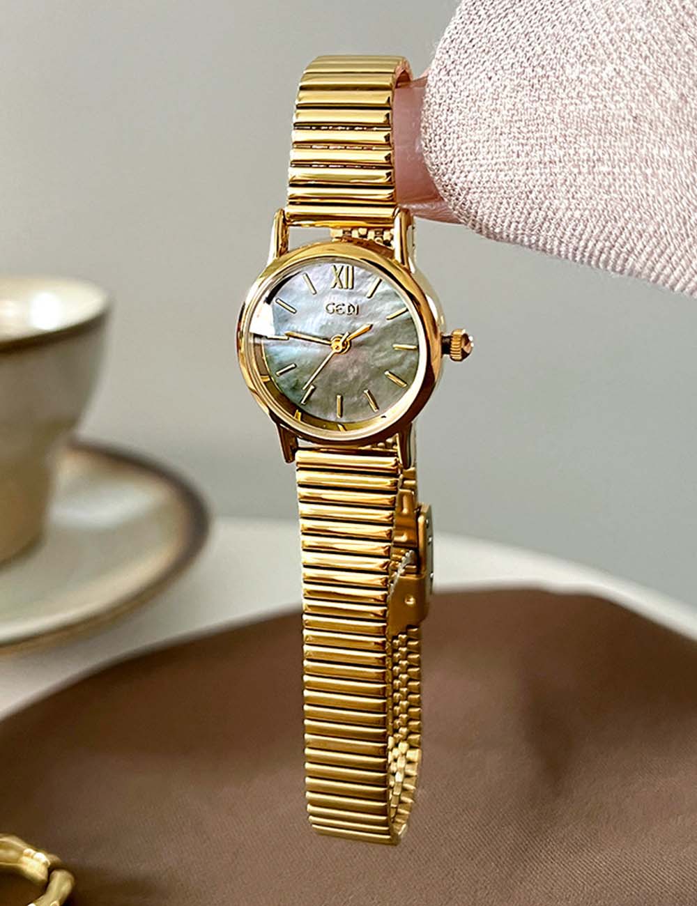 Iridescent Mother-of-Pearl Dial Quartz Watch MK2SSAS6W6JWA05