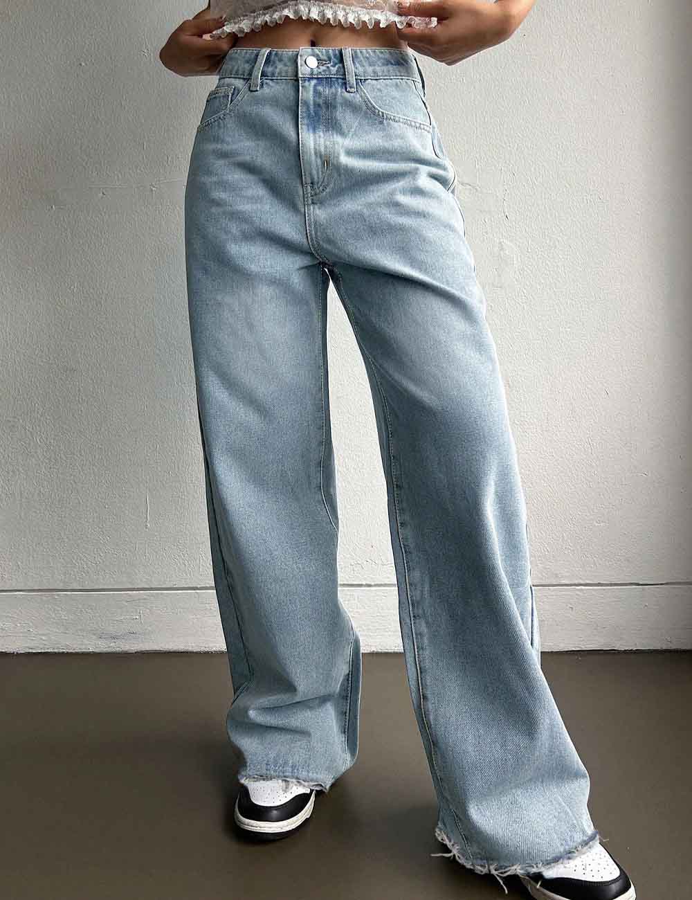 Loose Embroidered Pocket Straight Leg Jeans DP25G680