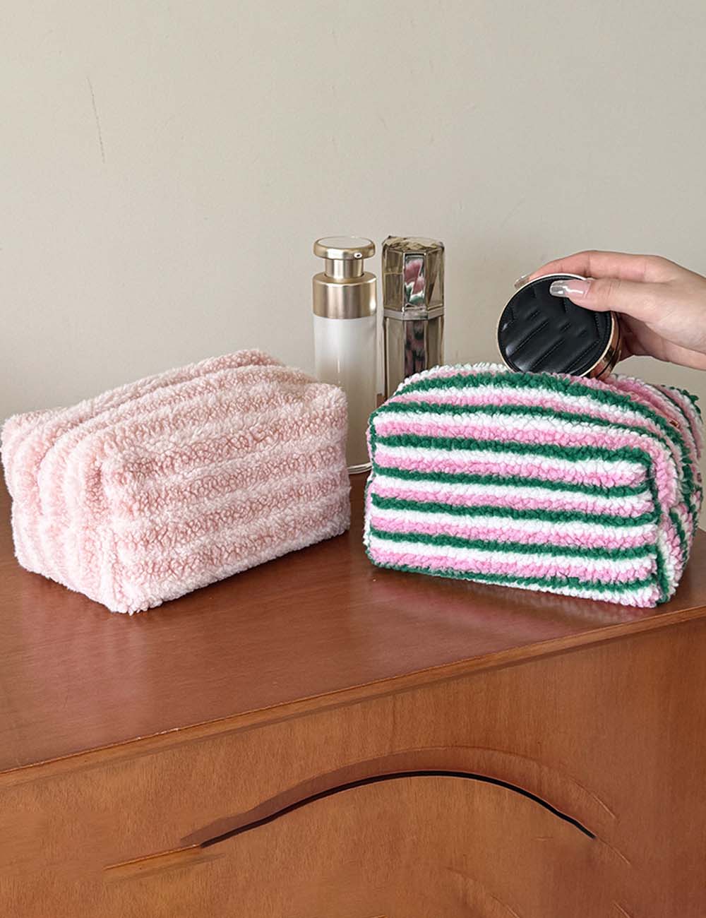 Color Contrast Stripe Plush Makeup Bag DP25H553