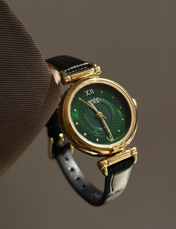 Trendy Round Dial Leather Strap Quartz Watch DP25F743