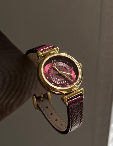 Luxury Round Leather Strap Quartz Watch DP25F727