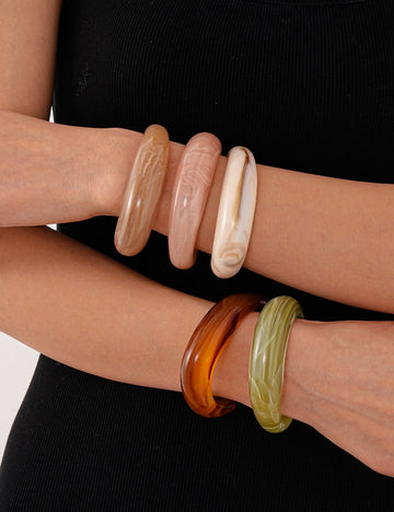 Vintage Smoothy Open Acrylic Bracelet DP25D628