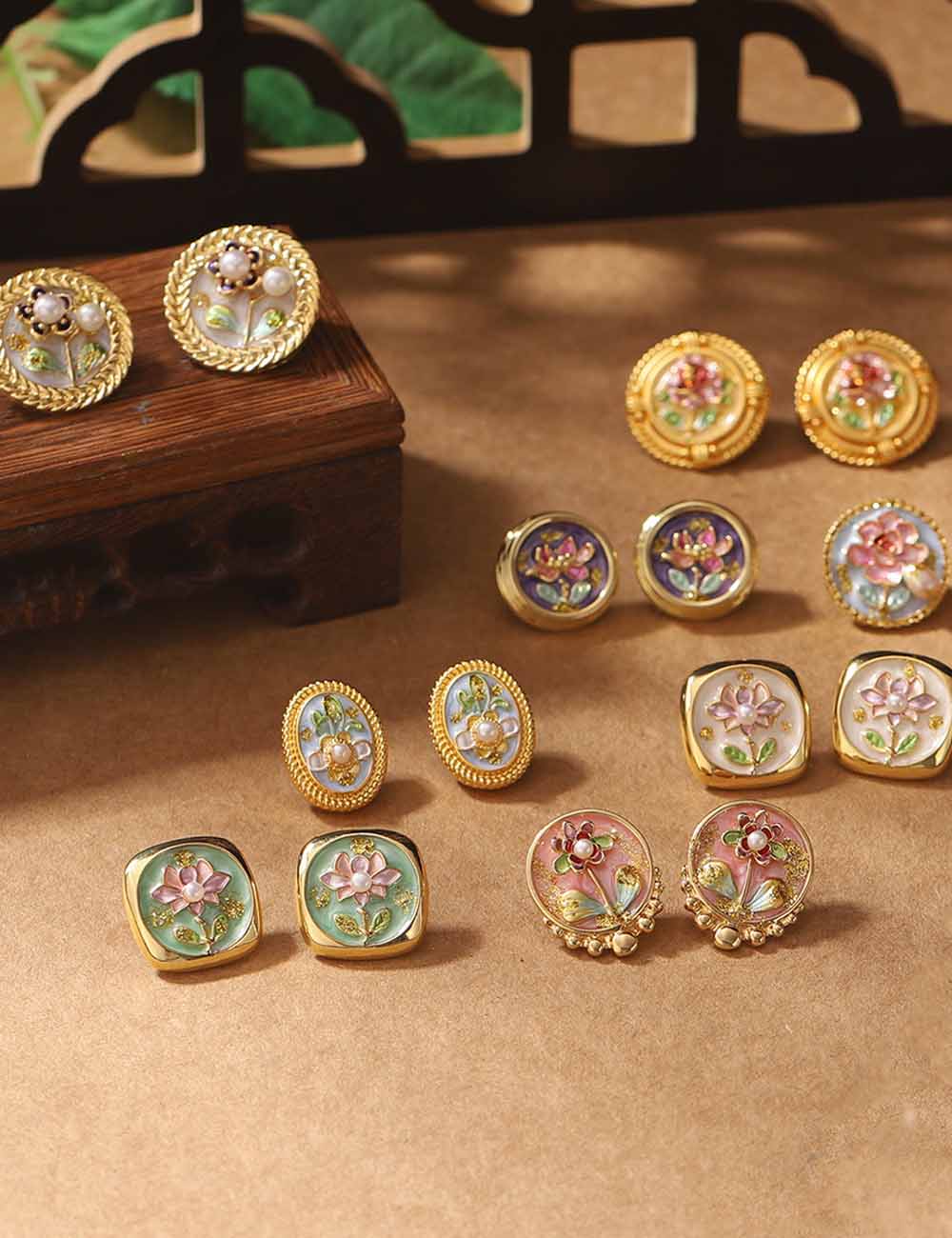 Vintage Floral Pearl Stud Earrings DP25F780