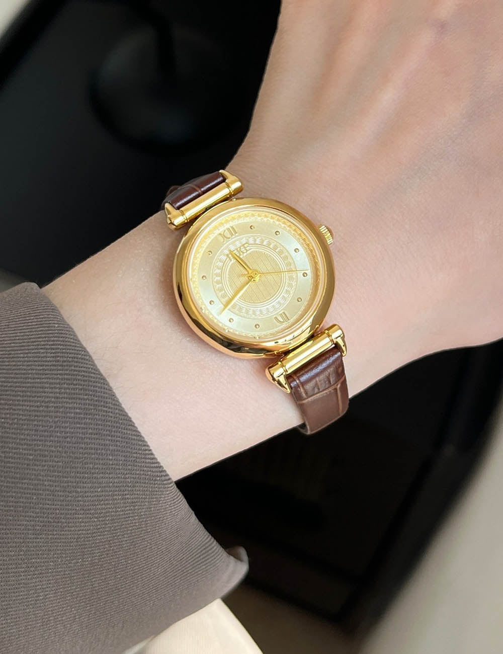 Vintage Leather Quartz Watch - DippedShop Wholesale - #8387