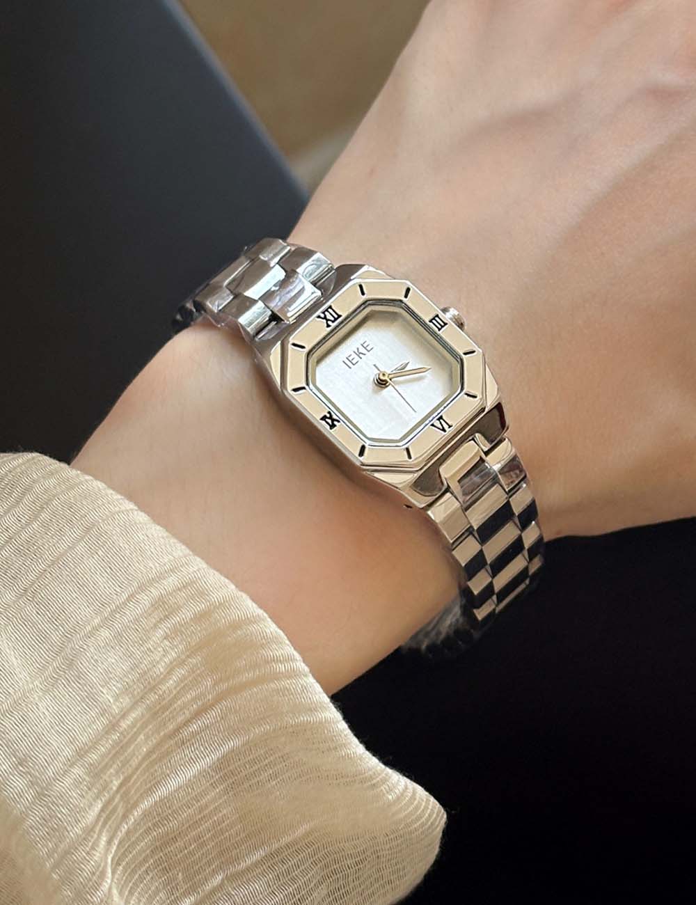 Vintage Gold Tone Octagonal Case Quartz Watch DP25F746