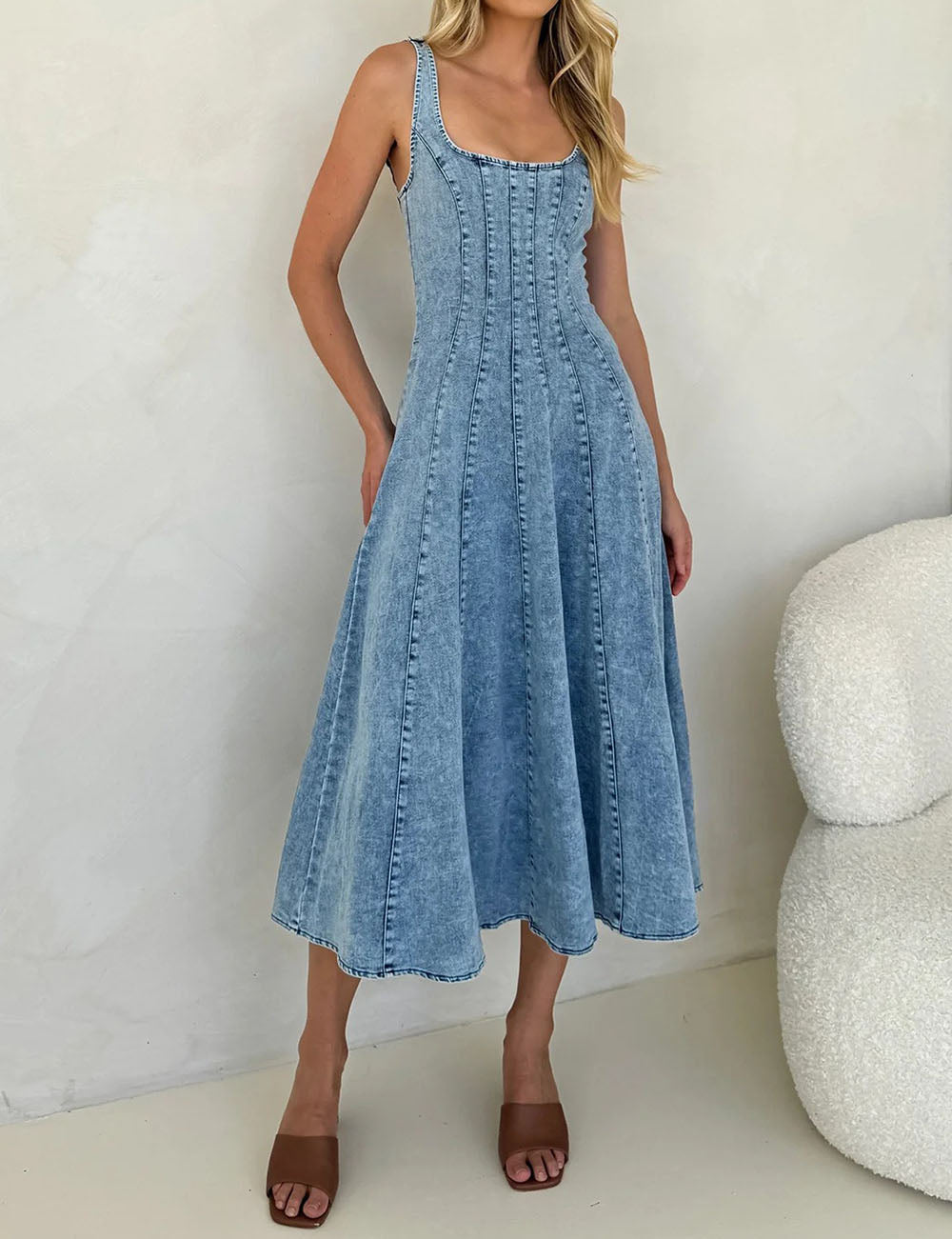 Distressed Sleeveless Strap Drnim Dress DP25E658