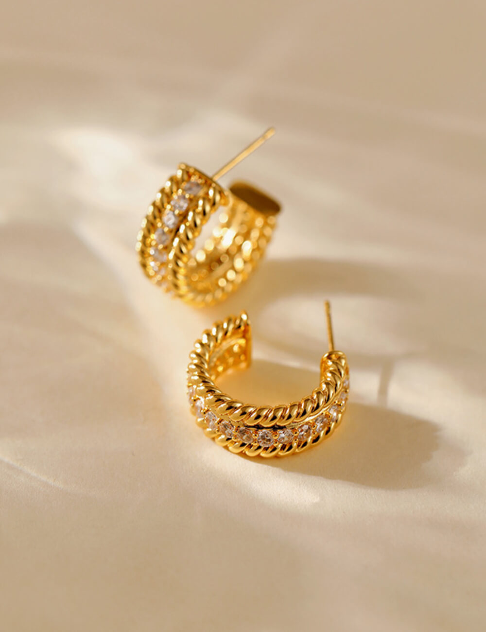 Trendy Twisted C Shaped Rhinestones Stud Earrings DP25D837