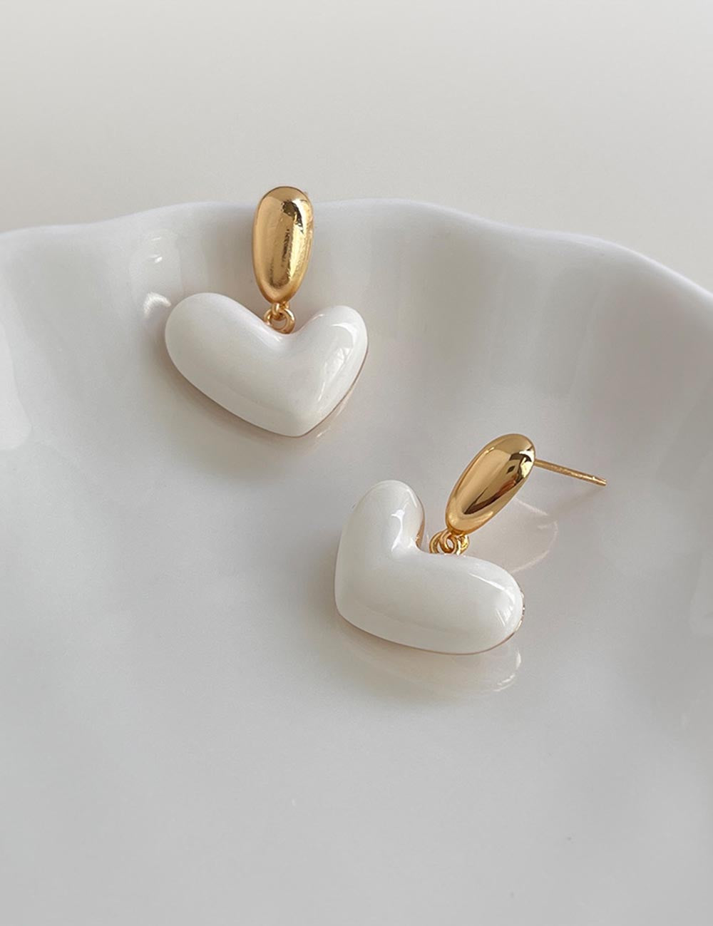 Cream White Heart Earrings - DippedShop Wholesale - #0819
