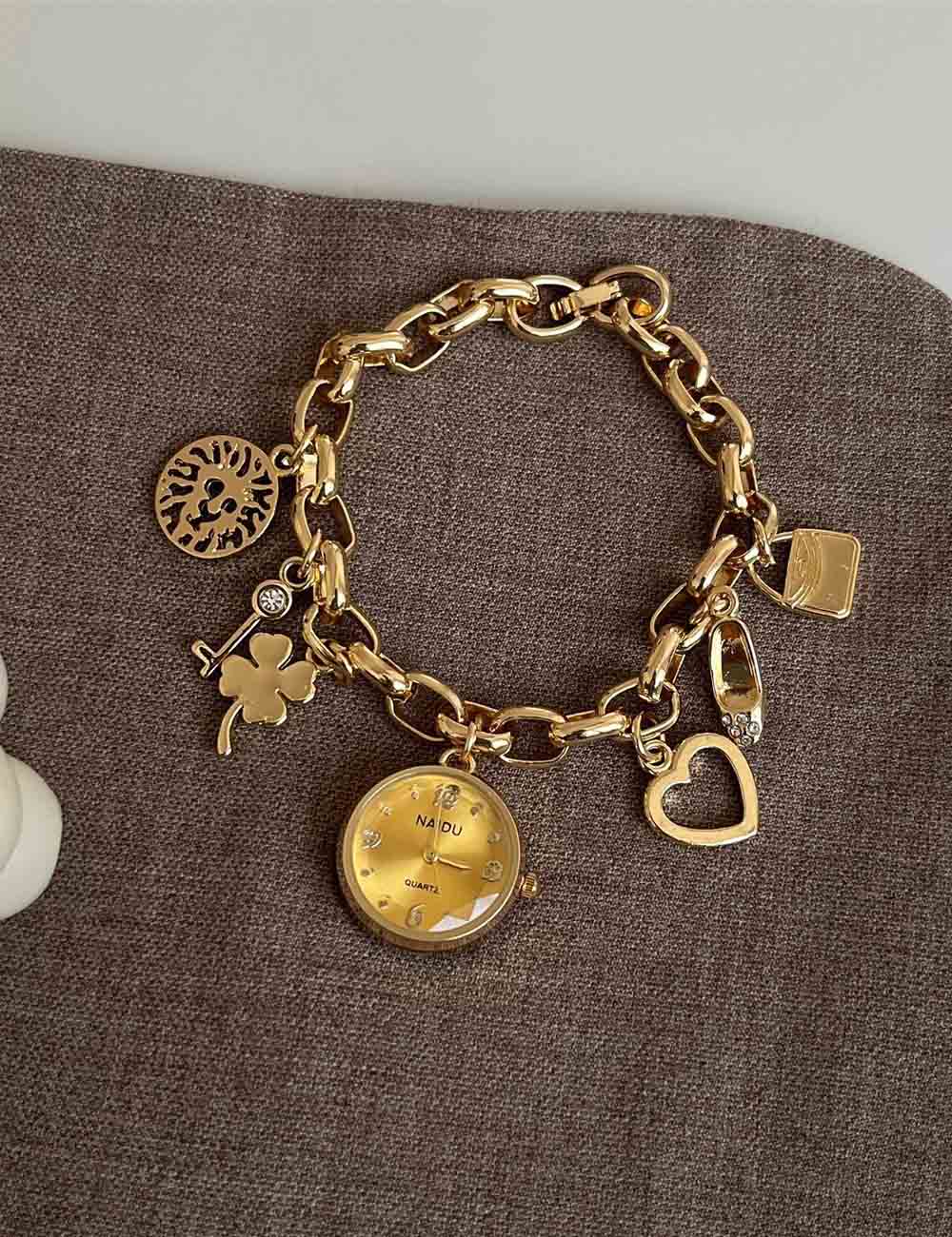 Heart Pendant Charm Bracelet Quartz Watch DP25F735
