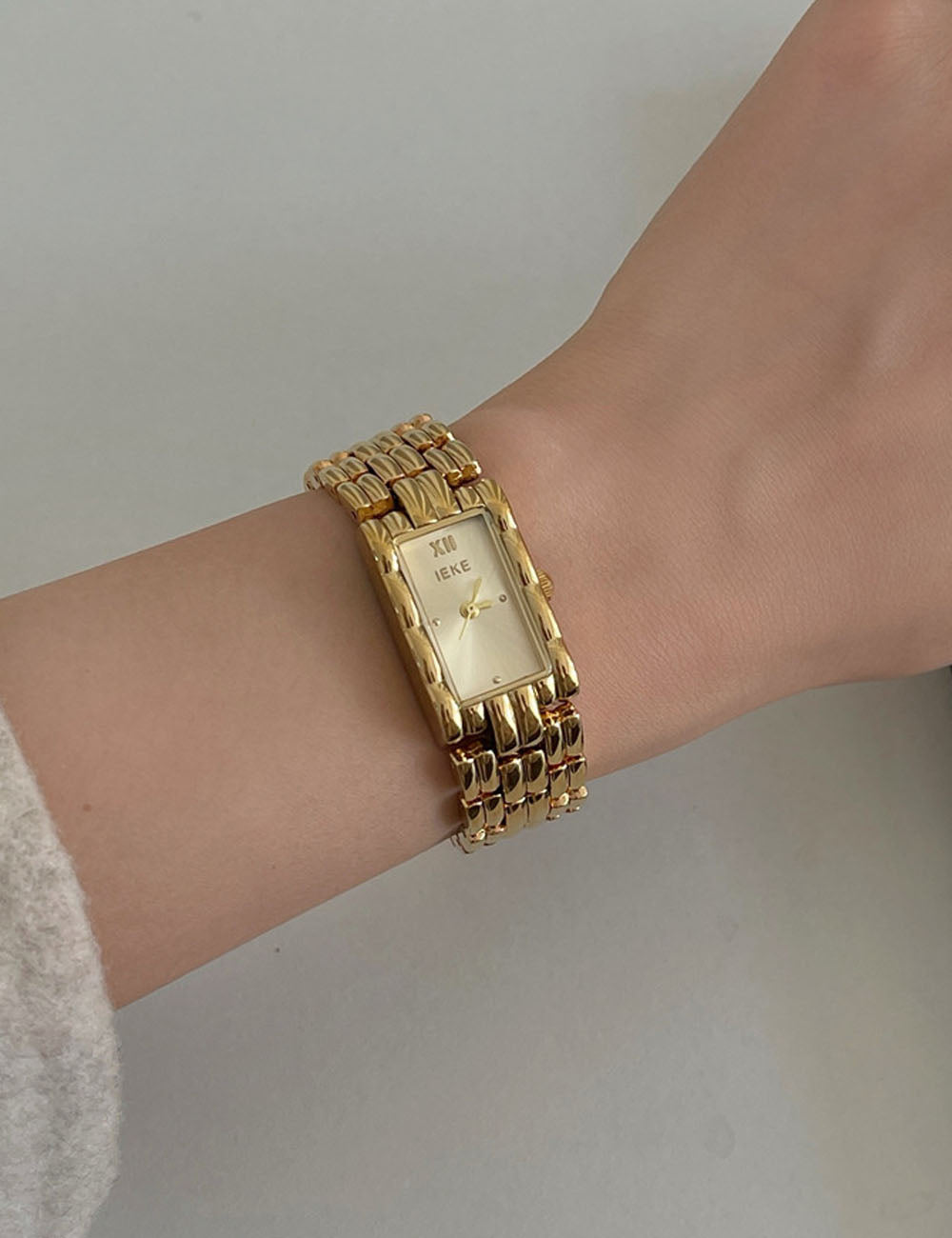 Classic Rectangular Dial Quartz Wrist Watch DP25F750