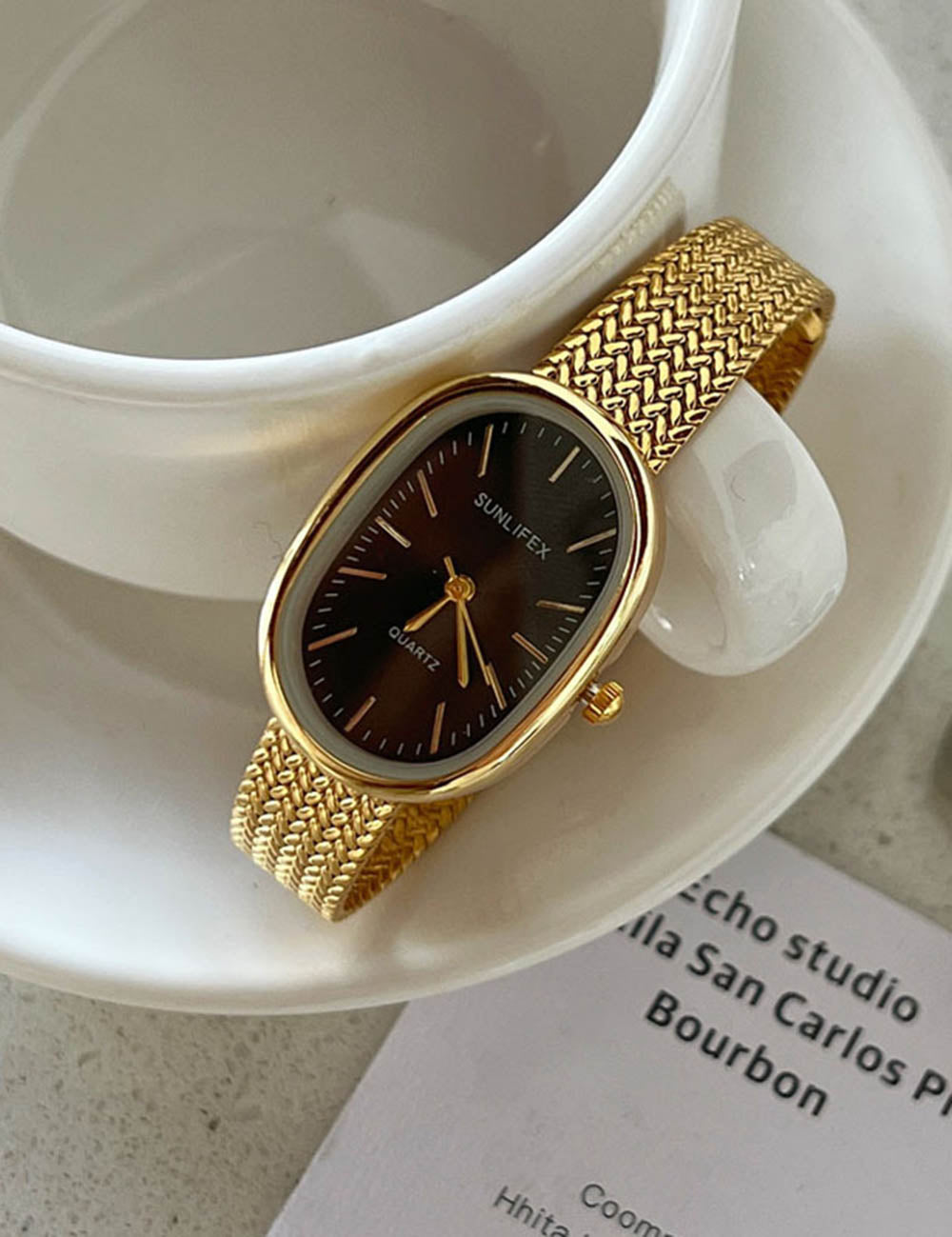 Retro Oval Dial Gold Stainless Steel Watch DP25E446