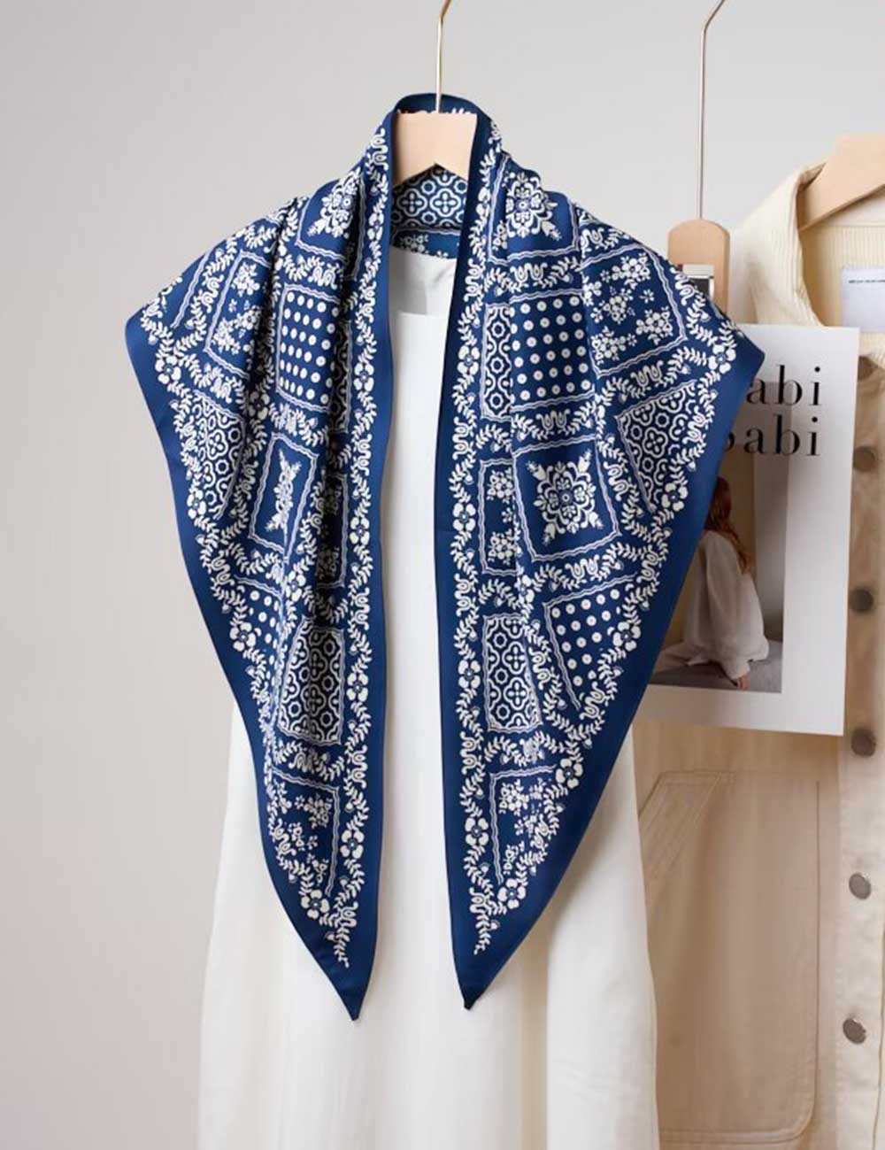 Vintage Paisley Triangle Silk Scarf DP25G455