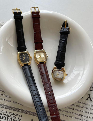 Vintage Tonneau Quartz Leather Strap Watch DP25F751