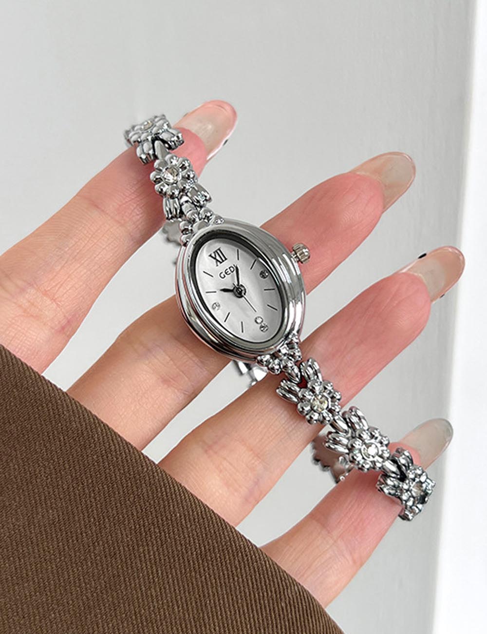 Luxury Rhinestone Oval Dial Quartz Wrist Watch MK2SSAS6W6JWA02